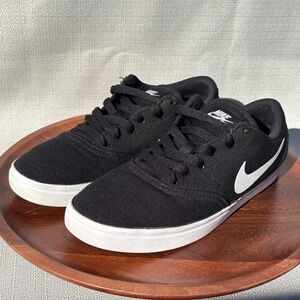 Nike SB Check Canvas Big Kids' Skate Shoes Black and White Shoes Sz 6.5Y